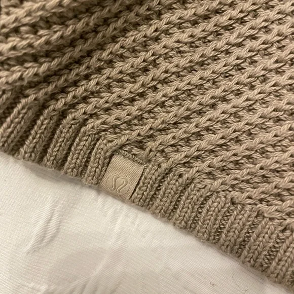 Lululemon Sweater - Picture 4 of 4